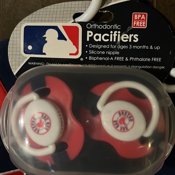 Boston Red Sox new with tags 2Pac of pacifiers and 18m baby jersey NWT - Picture 2 of 7